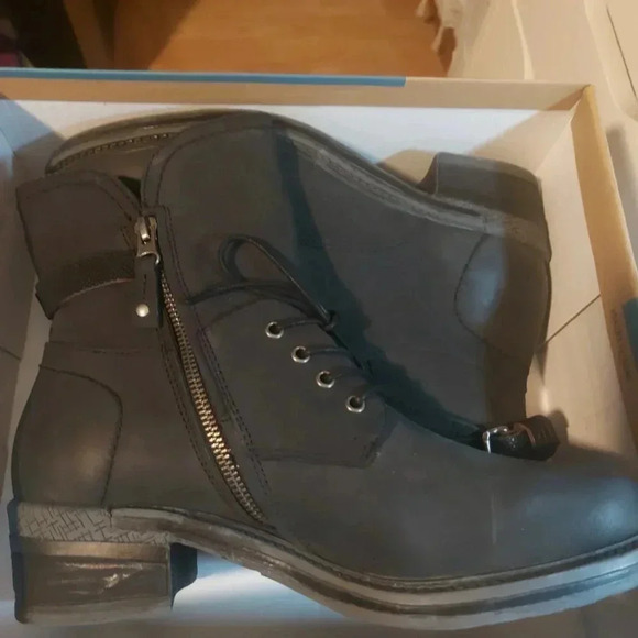 OTBT | Black Gallivant Leather  Boot - NIB - Picture 10 of 12